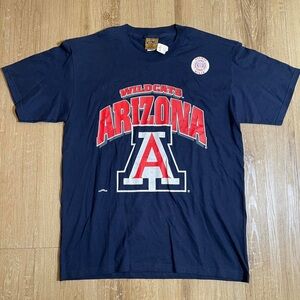 Nutmeg Men's Navy and Blue T-shirt